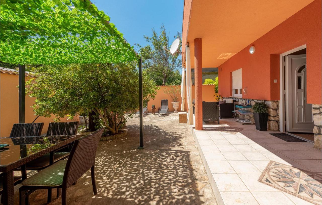Cozy Home In Vrsi With Wifi Exterior foto